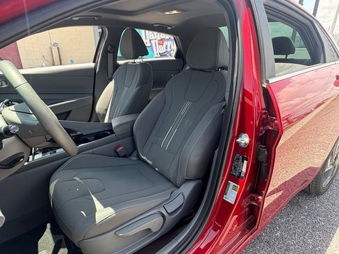 Used 2025 Hyundai Elantra SEL FWD image 9