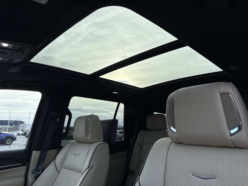 Used 2021 Cadillac Escalade Premium Luxury image 3