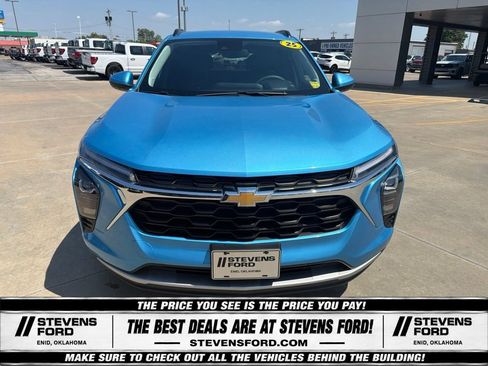 Used 2025 Chevrolet Trax LT FWD image 6