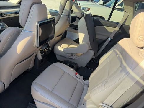 Used 2023 Lincoln Aviator Reserve w/ Equipment Group 201A AWD/4WD image 11