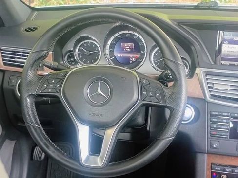 Used 2013 Mercedes-Benz E 350 Sedan image 35