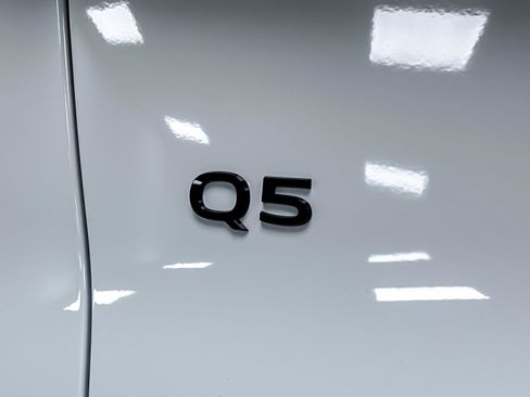 Used 2025 Audi Q5 Premium Plus w/ Premium Plus AWD/4WD image 27