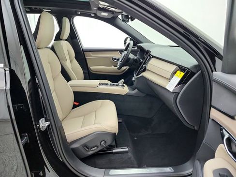 New 2026 Volvo XC90 B5 Plus w/ Protection Package image 18