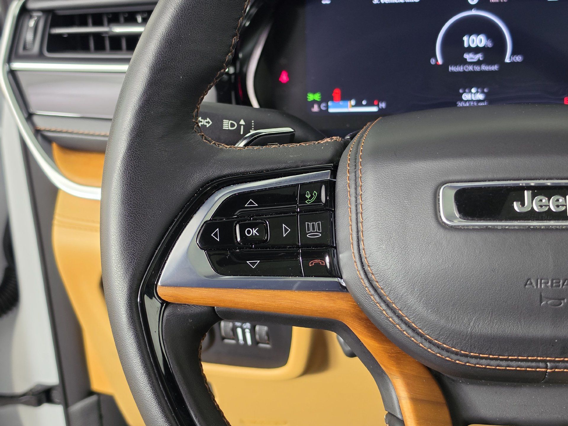 Used 2024 Jeep Grand Cherokee Summit AWD/4WD image 14