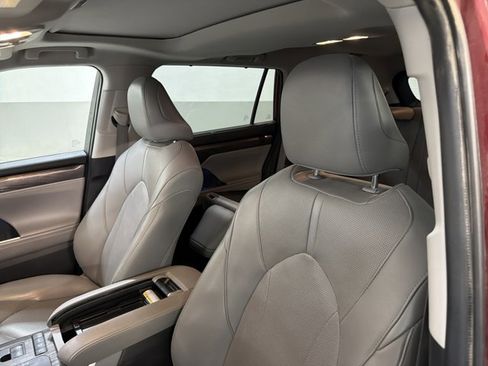 Used 2021 Toyota Highlander Limited image 5