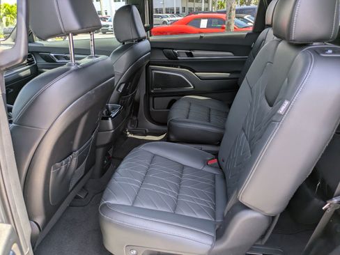 Certified 2025 Kia Telluride SX Prestige X-Line AWD/4WD image 12