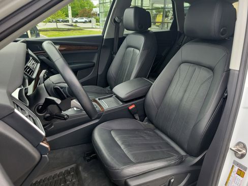 Used 2020 Audi Q5 2.0T Premium w/ Convenience Package AWD/4WD image 4