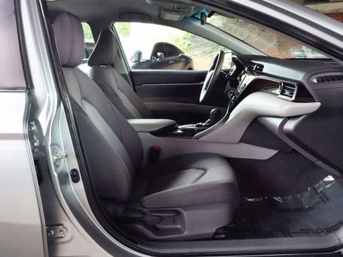 Used 2020 Toyota Camry LE FWD image 21