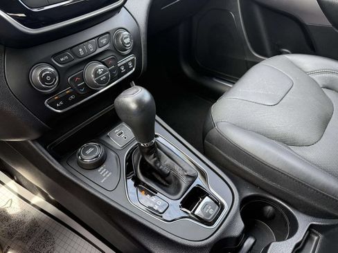 Used 2019 Jeep Cherokee Limited AWD/4WD image 26
