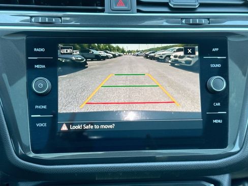 Used 2022 Volkswagen Tiguan SE FWD image 24