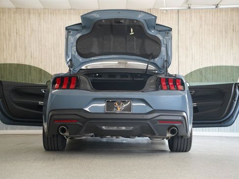 Used 2025 Ford Mustang Premium RWD image 38