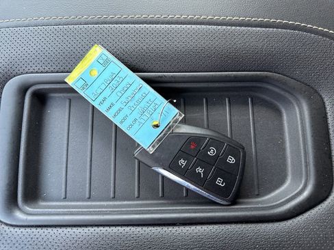 Used 2023 Chevrolet Suburban Premier image 39