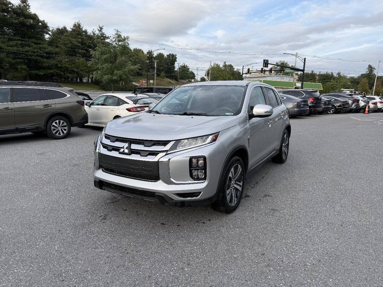 Used 2021 Mitsubishi Outlander Sport SE FWD image 3