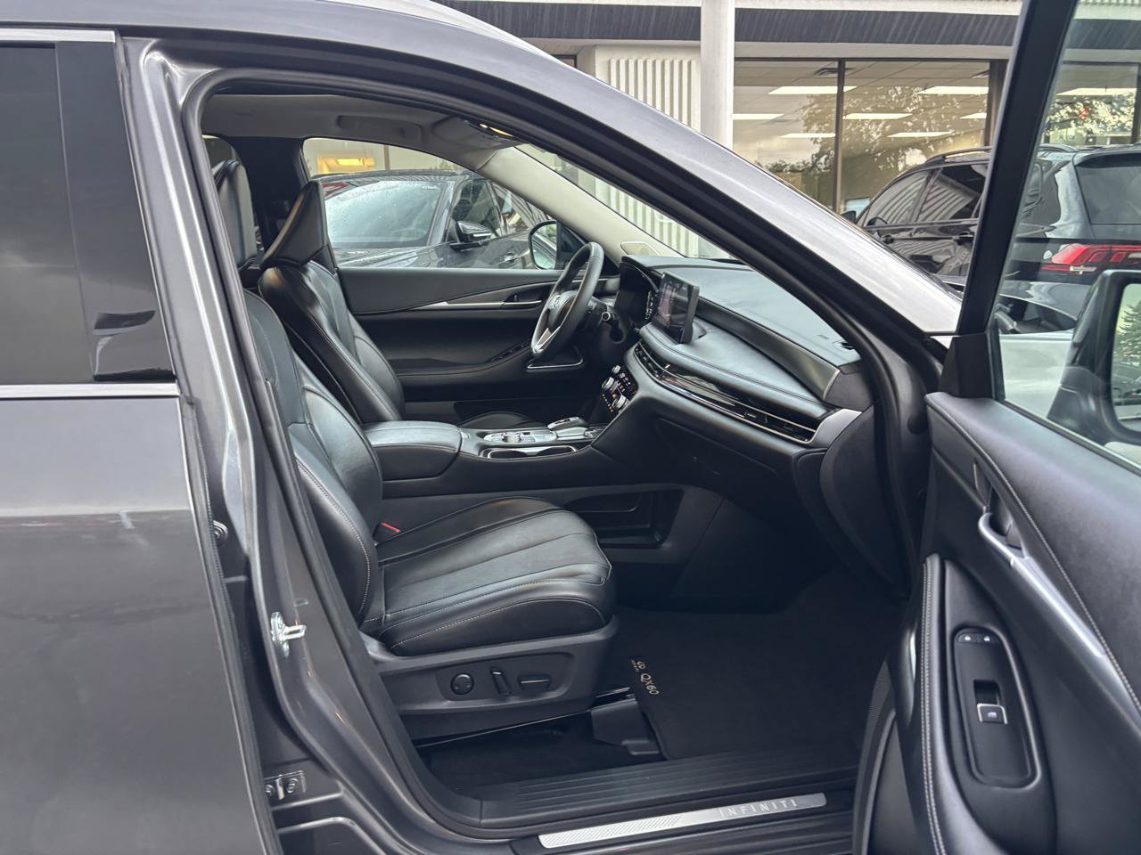 Used 2025 INFINITI QX60 Luxe AWD/4WD image 24