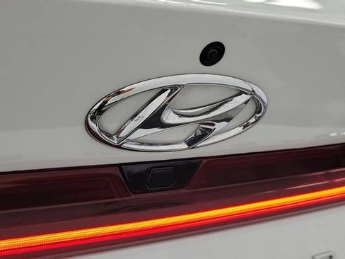 Used 2023 Hyundai Elantra Limited w/ Winter Weather Package FWD image 9
