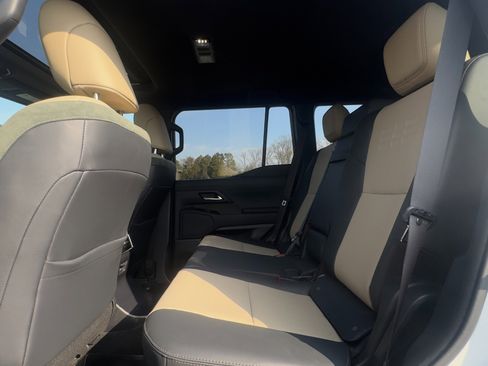 Used 2025 Lexus GX 550 AWD/4WD image 32