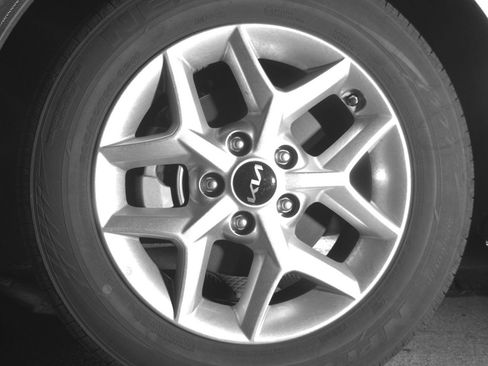 Used 2025 Kia Soul LX w/ LX Technology Package FWD image 12
