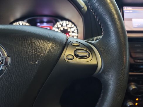 Used 2016 Nissan Pathfinder SV FWD image 25