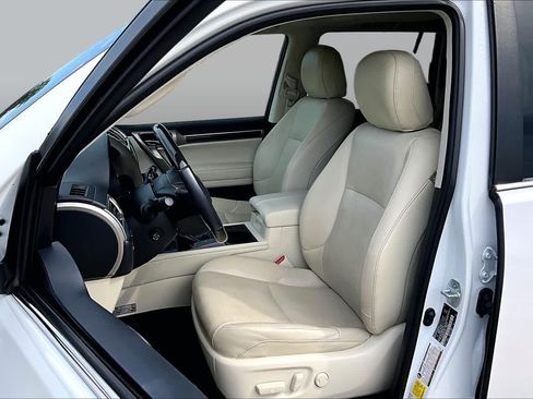 Used 2020 Lexus GX 460 Luxury w/ Accessory Package AWD/4WD image 8