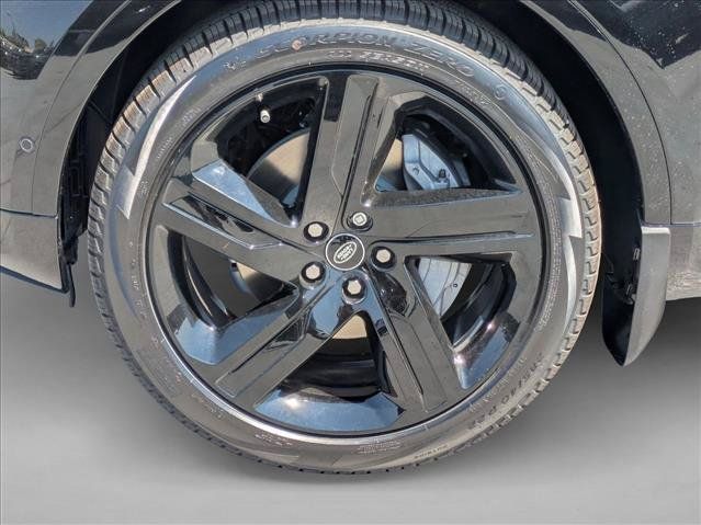 Used 2025 Land Rover Discovery Dynamic SE AWD/4WD image 10