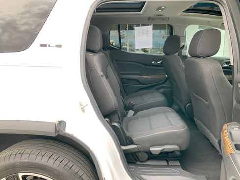 Used 2021 GMC Acadia SLE w/ Driver Convenience Package FWD image 18