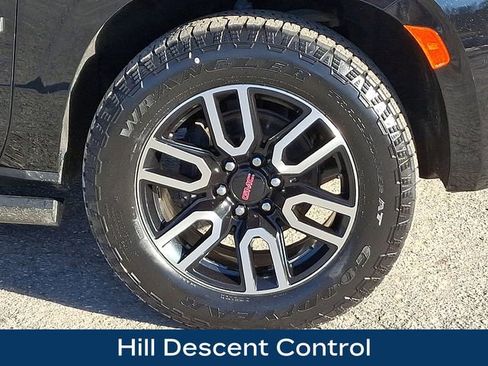 Used 2022 GMC Yukon XL AT4 image 11