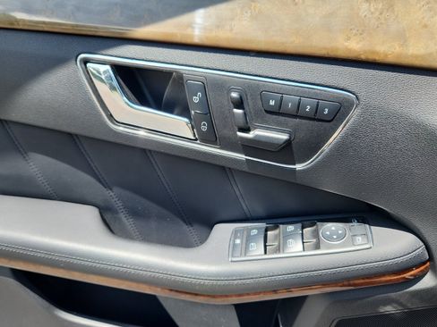 Used 2011 Mercedes-Benz E 550 4MATIC Sedan image 13