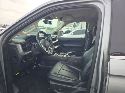 Used 2024 Ford Expedition Max XLT image 13
