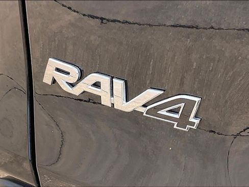 Used 2025 Toyota RAV4 XLE AWD/4WD image 10