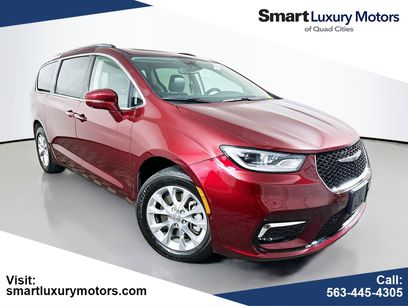 Used 2021 Chrysler Pacifica Touring-L w/ Uconnect Theater Family Group