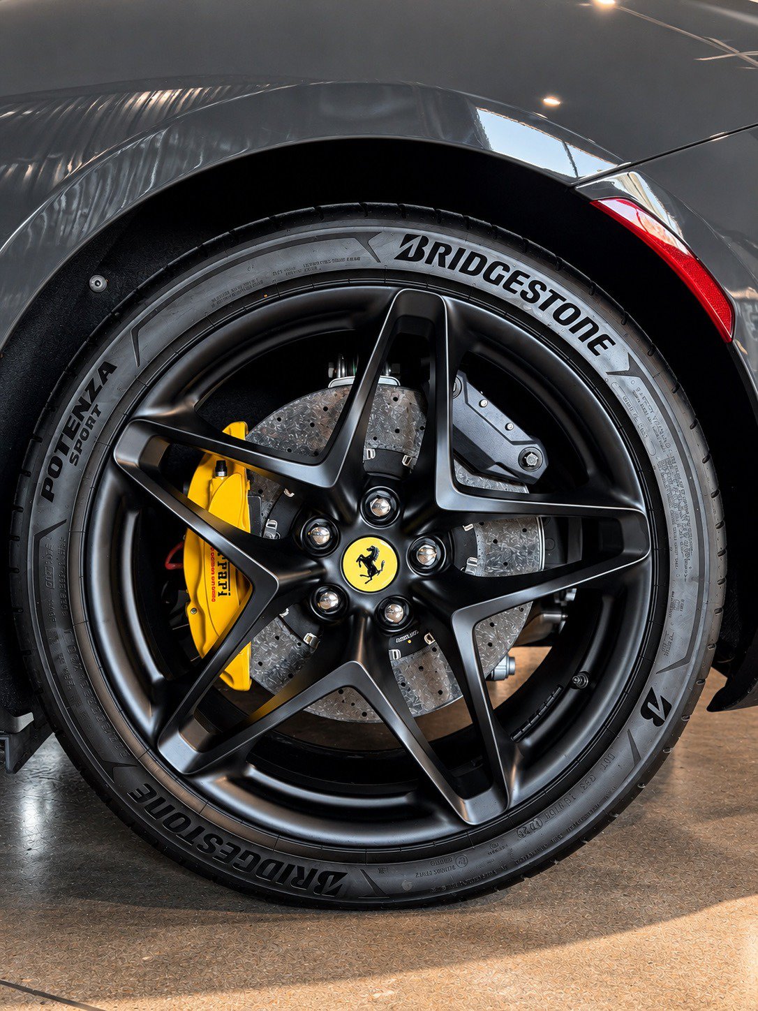 Used 2026 Ferrari Roma Spider RWD image 24