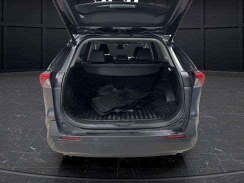 Used 2023 Toyota RAV4 XLE Premium image 14