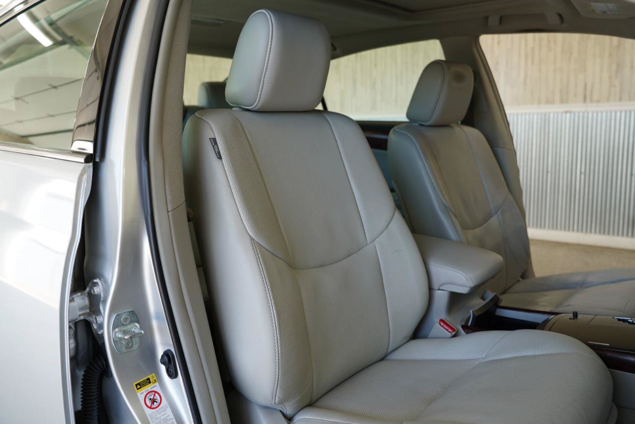Used 2012 Toyota Avalon Limited FWD image 29