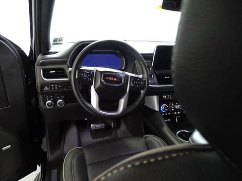 Certified 2023 GMC Yukon SLT w/ SLT Luxury Package AWD/4WD image 5
