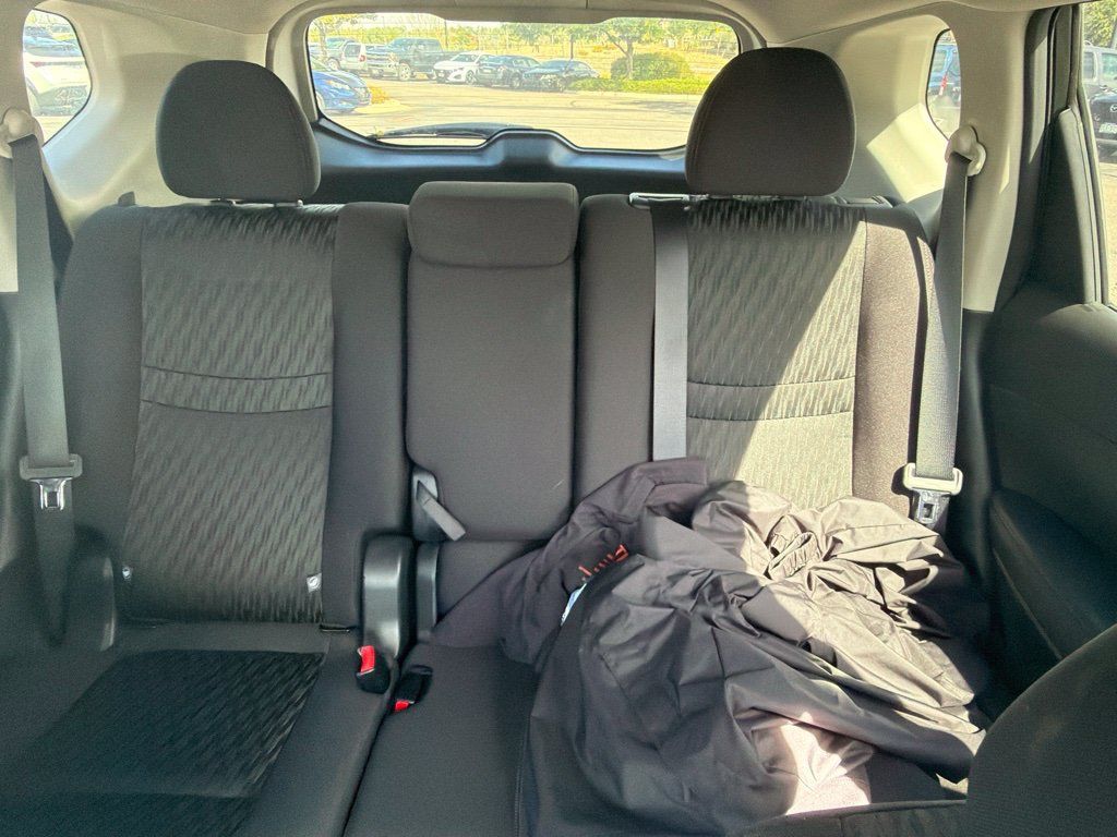 Used 2019 Nissan Rogue SV AWD/4WD image 10