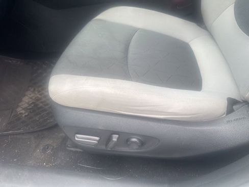 Used 2021 Toyota RAV4 XLE image 19