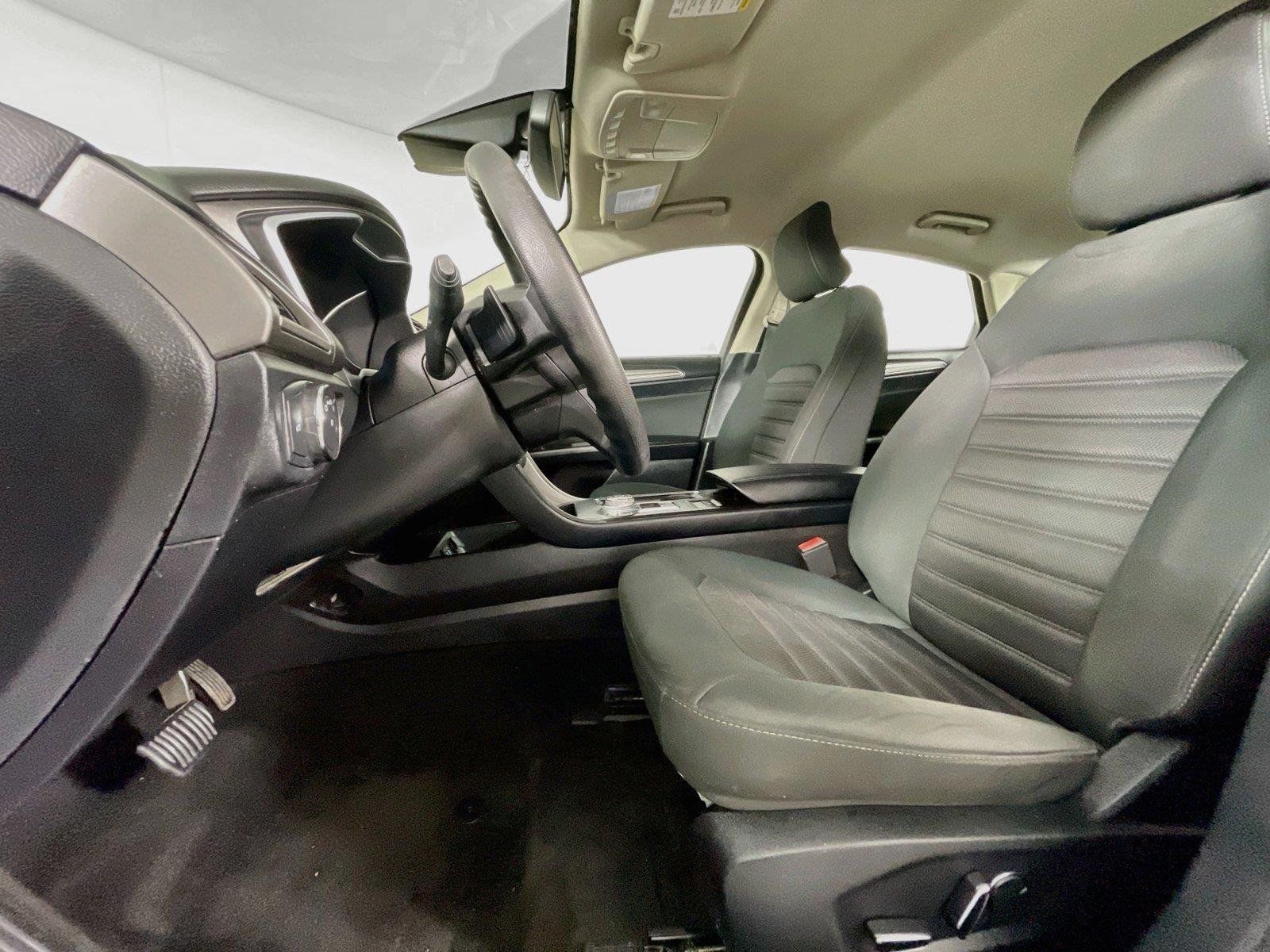 Used 2019 Ford Fusion SE FWD image 22