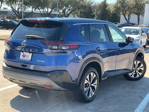 Used 2023 Nissan Rogue SV image 5