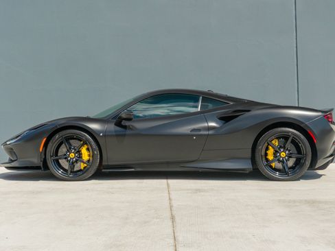 Used 2021 Ferrari F8 Tributo image 2
