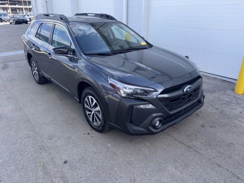 Used 2024 Subaru Outback Premium AWD/4WD image 7