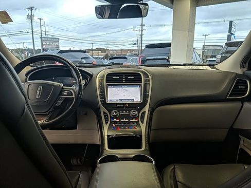 Used 2019 Lincoln Nautilus Reserve image 13