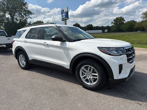 New 2026 Ford Explorer Active w/ Active Comfort Package RWD image 3