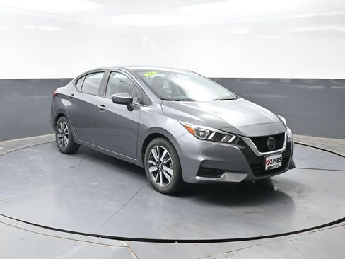 Used 2021 Nissan Versa SV FWD image 4