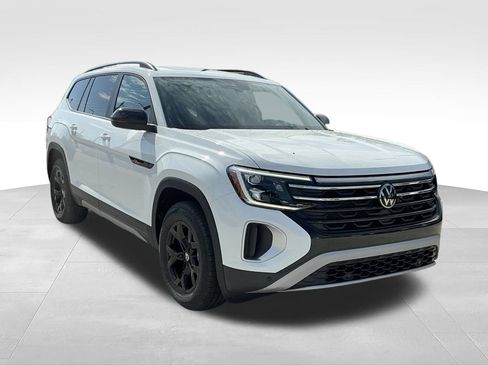 Used 2024 Volkswagen Atlas Peak Edition SE AWD/4WD image 11