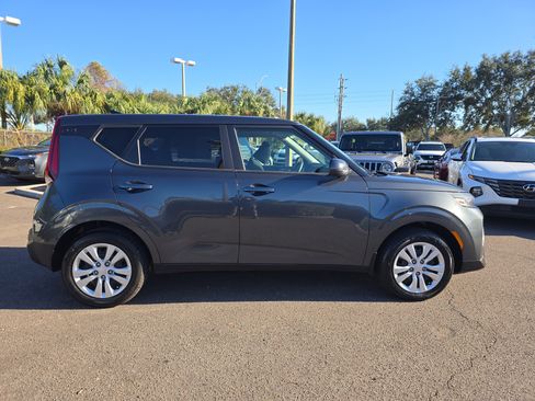 Certified 2022 Kia Soul LX image 9