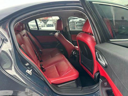 Used 2019 Alfa Romeo Giulia image 9
