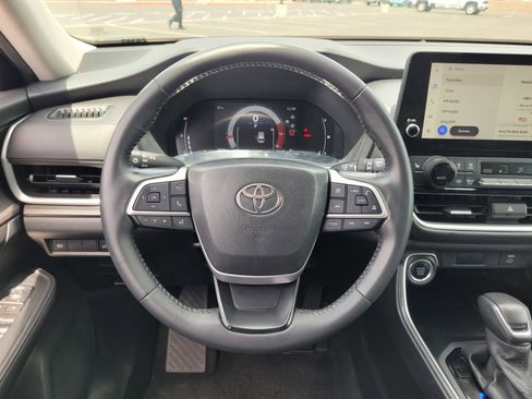 Used 2024 Toyota Grand Highlander FWD image 17