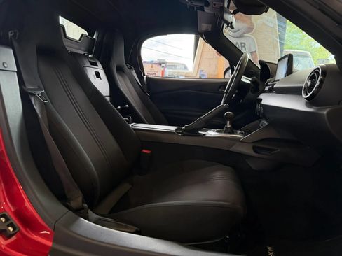 Used 2022 MAZDA MX-5 Miata Sport RWD image 17