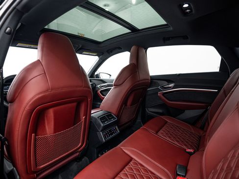 Certified 2023 Audi e-tron S Prestige image 18