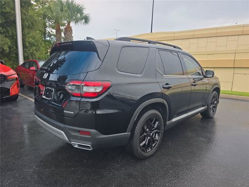 Used 2025 Honda Pilot Touring image 2